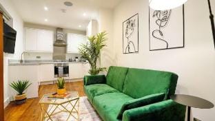 Oxford Street Rare Beauty | 2BR 2BA House Vacation rental in City of Westminster