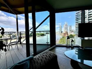 Battersea Power Station | River View | 2BR 2BA Apartment in London