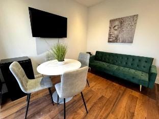 Unique Stylish Duplex | 2BR 2BA Balcony Vacation rental in London