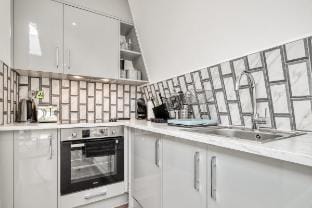 Bright & Glamorous | 1BR 1BA Balcony Vacation rental in London