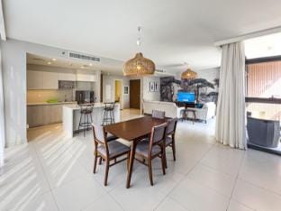Beautiful 3 Bedroom Apartment Plus Maids Apartment in Dubai