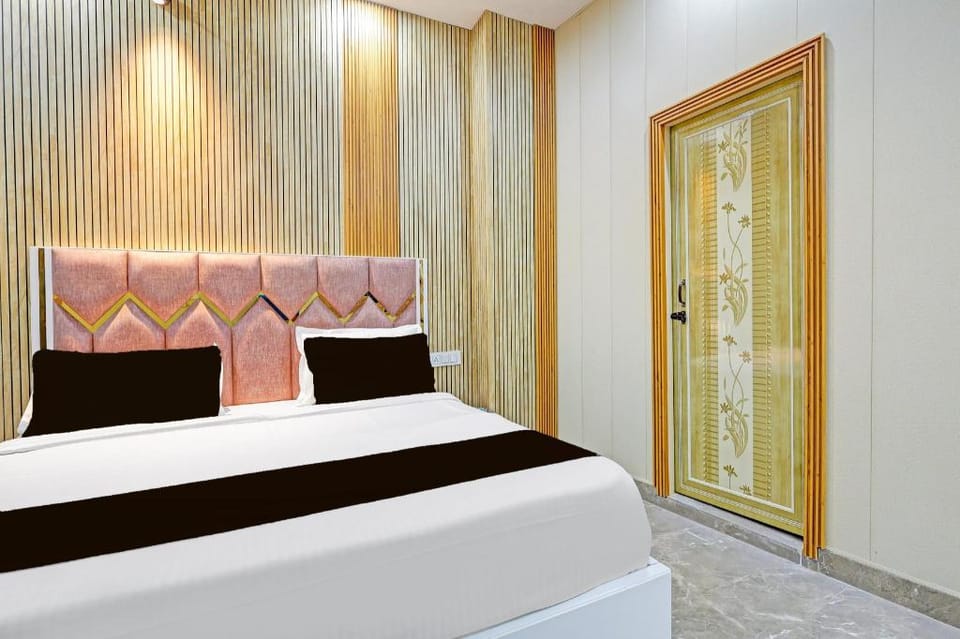 Hotel O Crown Inn Hotel in Delhi