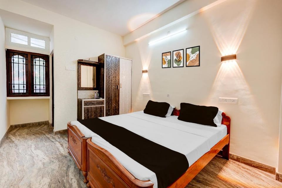 Hotel O Chennai Central Railway Station Formerly Annakilly Tower Guest House Hotel in Chennai