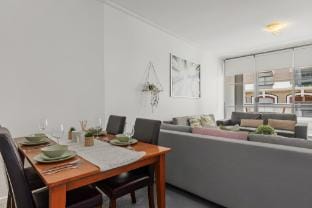 Modern Studio for 6, Walk to Darling Harbour Apartment in Sydney
