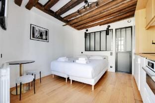Quiet studio for 2 people - Le Marais Apartment in Paris
