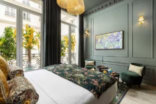 The Grand Champs Elysées Apartment in Paris
