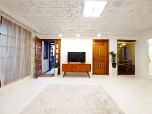 [Hongdae] Grand suite(3Rooms & 2Bathrooms) #C Vacation rental in Seoul
