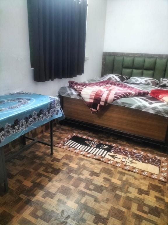 Goroomgo Shree Gopal Niketan Mathura Hotel in Uttar Pradesh