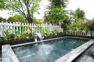 DELUXE VILLA II . 5 phòng ngủ trung tâm tp Villa in Laos