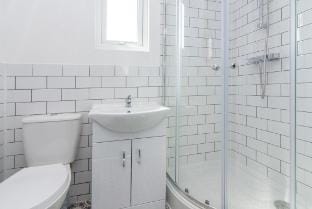 Hollis House by Yoko Property Vacation rental in Coventry