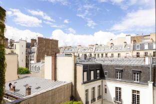 Luxurious Home in Triangle d'Or- Eiffel Tower View Vacation rental in Paris