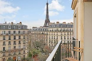 Luxurious Home in Triangle d'Or- Eiffel Tower View Vacation rental in Paris