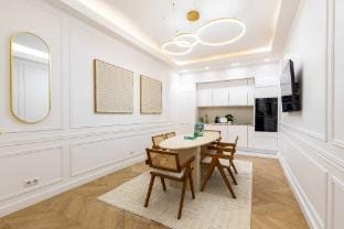 Chic house - 3BR/8P - Ternes/Arc de Triomphe Vacation rental in Paris