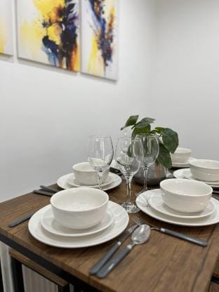 Ideal 3 bed pay-as-you-stay home in Wigan sleeps 6 Vacation rental in Wigan