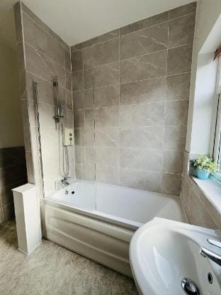 Ideal 3 bed pay-as-you-stay home in Wigan sleeps 6 Vacation rental in Wigan