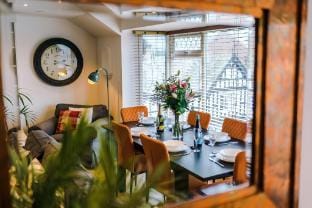 The Knutsford Townhouse by Staycay Apartment in England