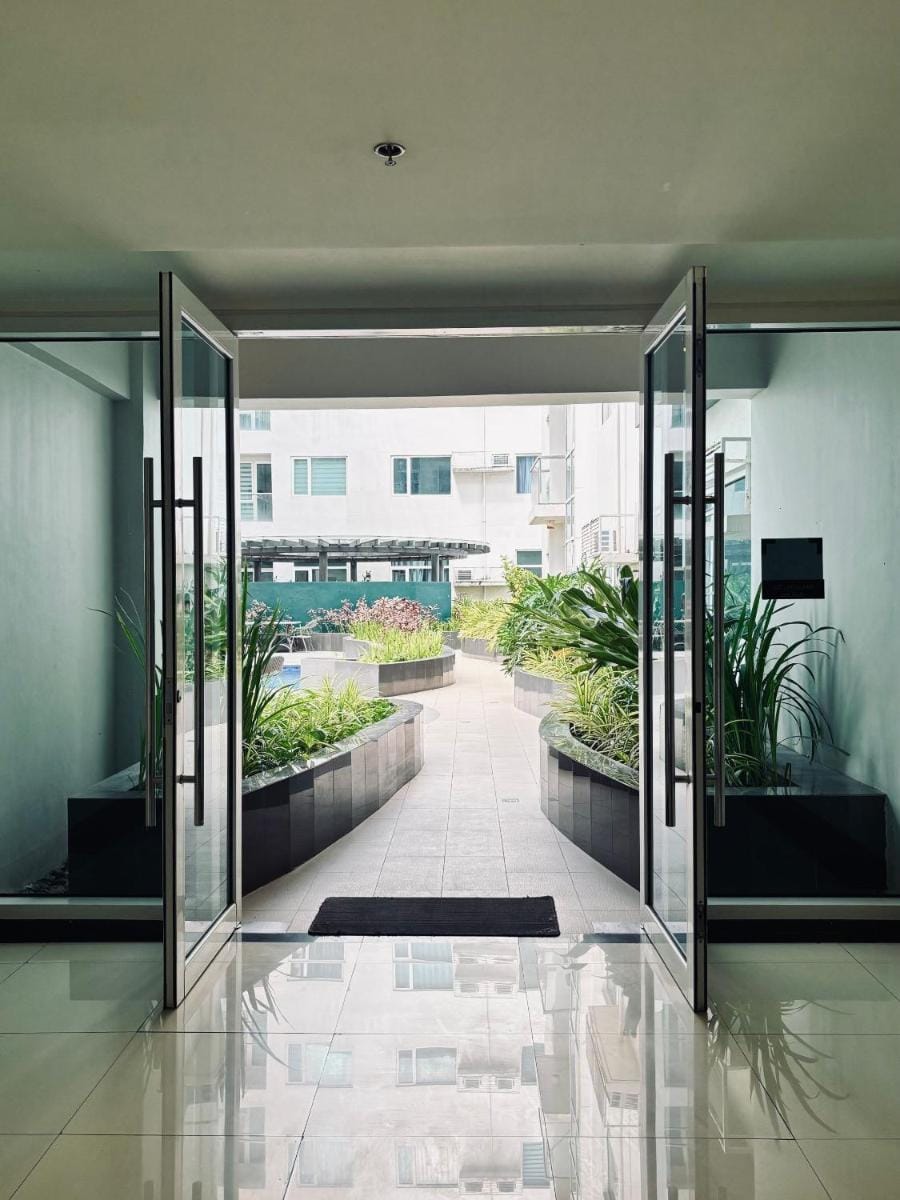 King Studio with Grand Views Apartment in Iloilo City