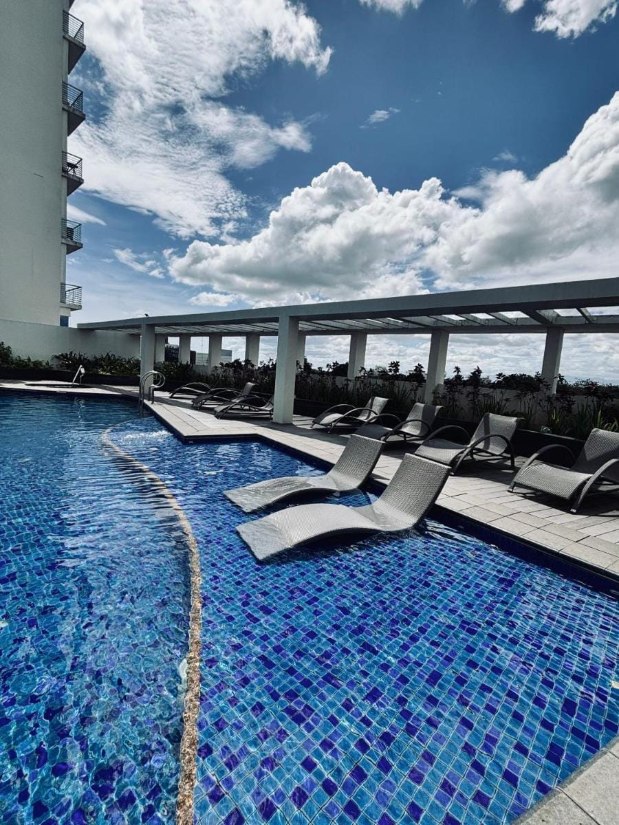King Studio with Grand Views Apartment in Iloilo City