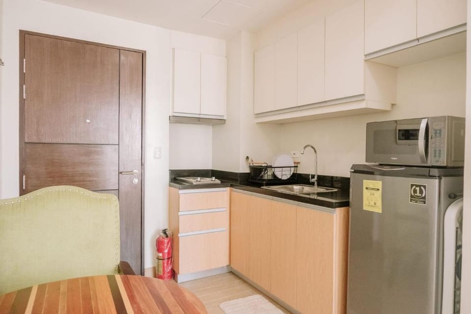 Stunning Cityscape Hideout Apartment in Iloilo City