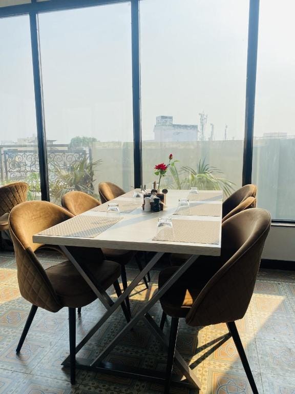 Hotel Glorious Grand Hotel in Varanasi
