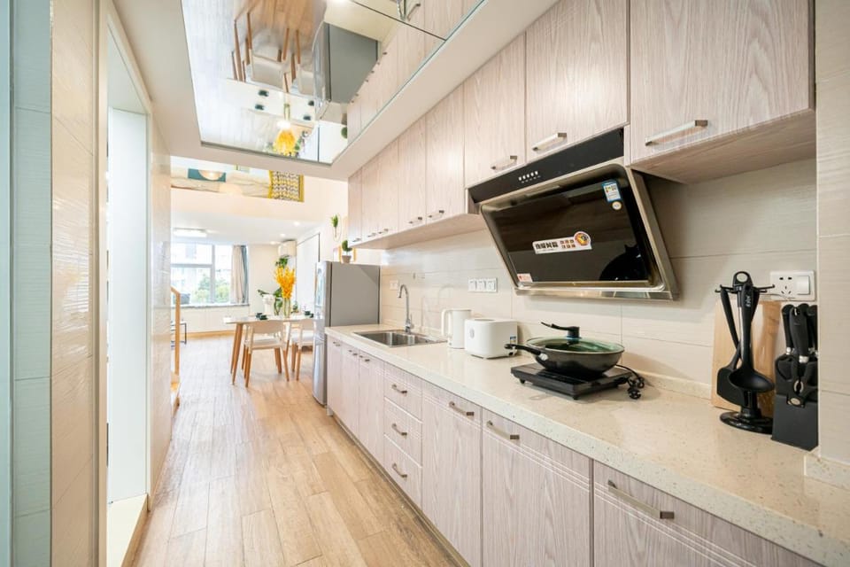 Shanghai Hills & Freshly Home Loft Retreat with 17&2 Line Access near NECC Apartment in Shanghai