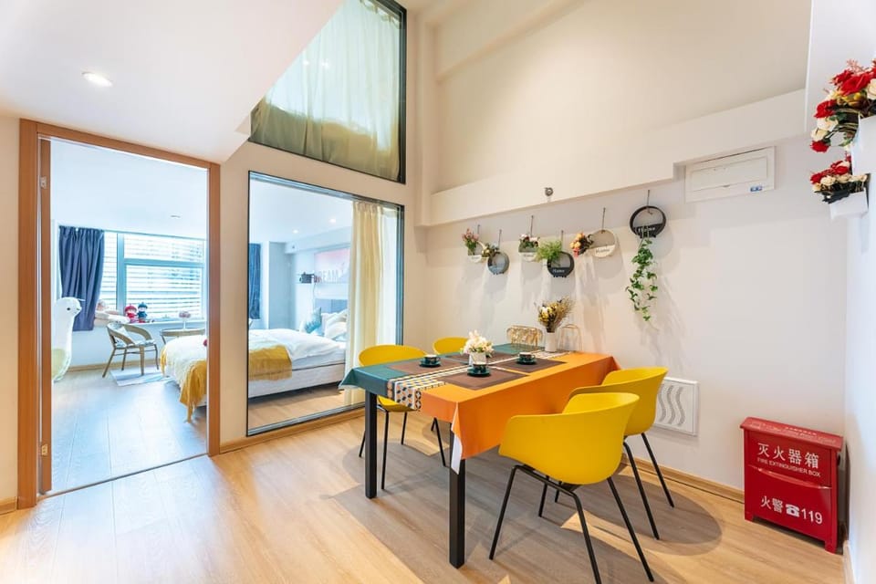 Shanghai Hills & Freshly Home Loft Retreat with 17&2 Line Access near NECC Apartment in Shanghai
