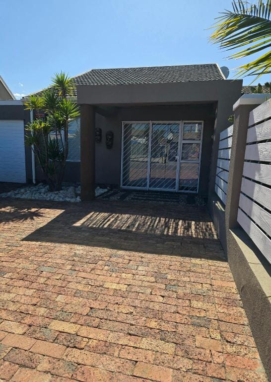 4 Linde Cres Apartment Apartment in Cape Town