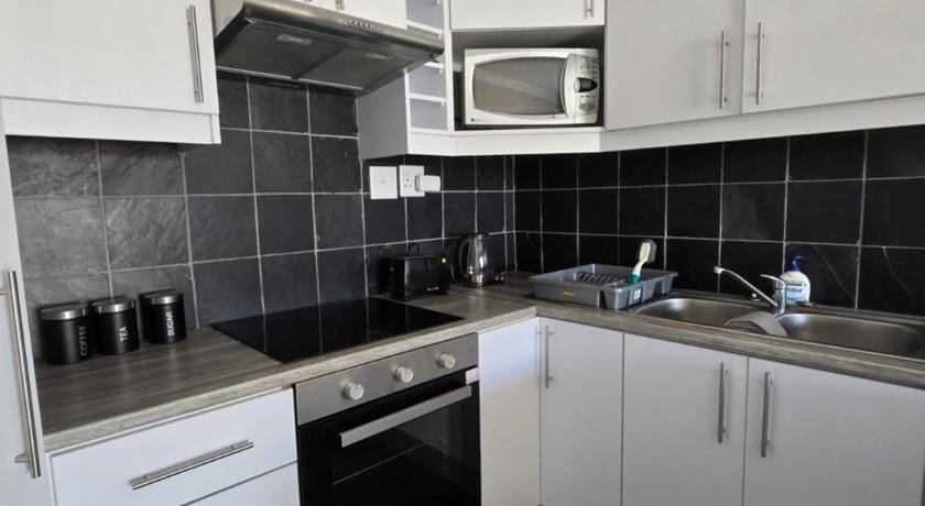 4 Linde Cres Apartment Apartment in Cape Town