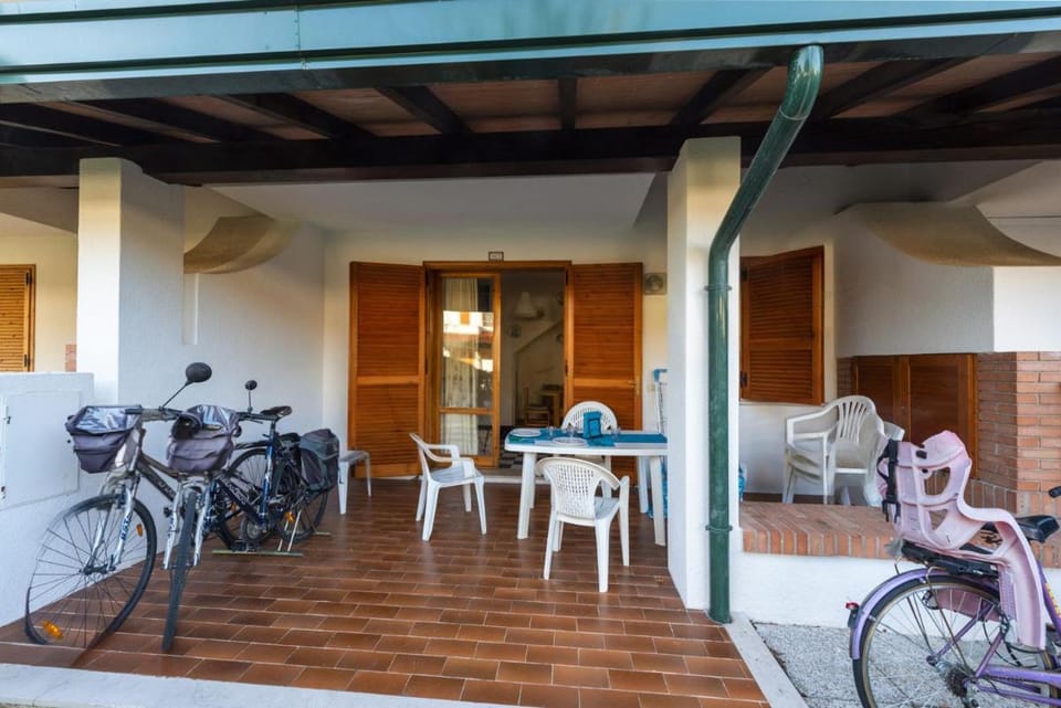Cozy townhouse with pool and garden Apartment in Bibione