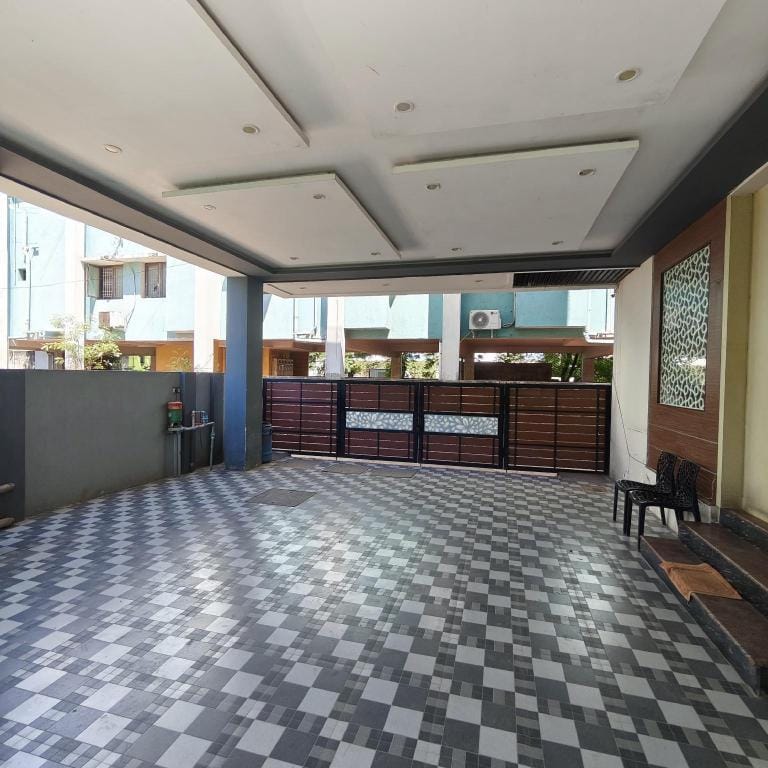 Smart Home Service Apartment by Stayz Royale Hotel in Chennai