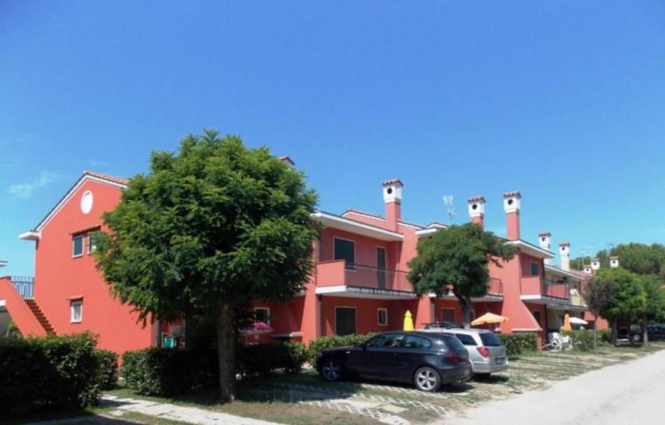 Relaxing villa for families in Bibione Apartment in Bibione