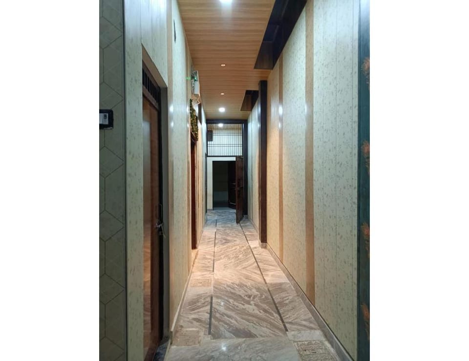 Crystal guest house Hotel in Uttar Pradesh