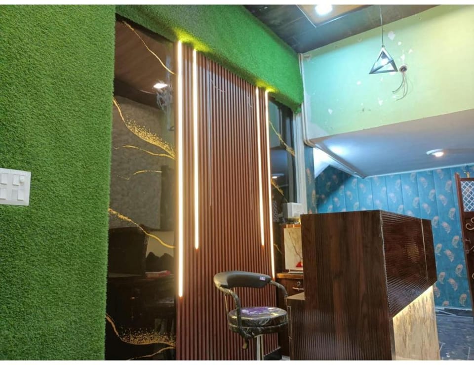 Crystal guest house Hotel in Uttar Pradesh