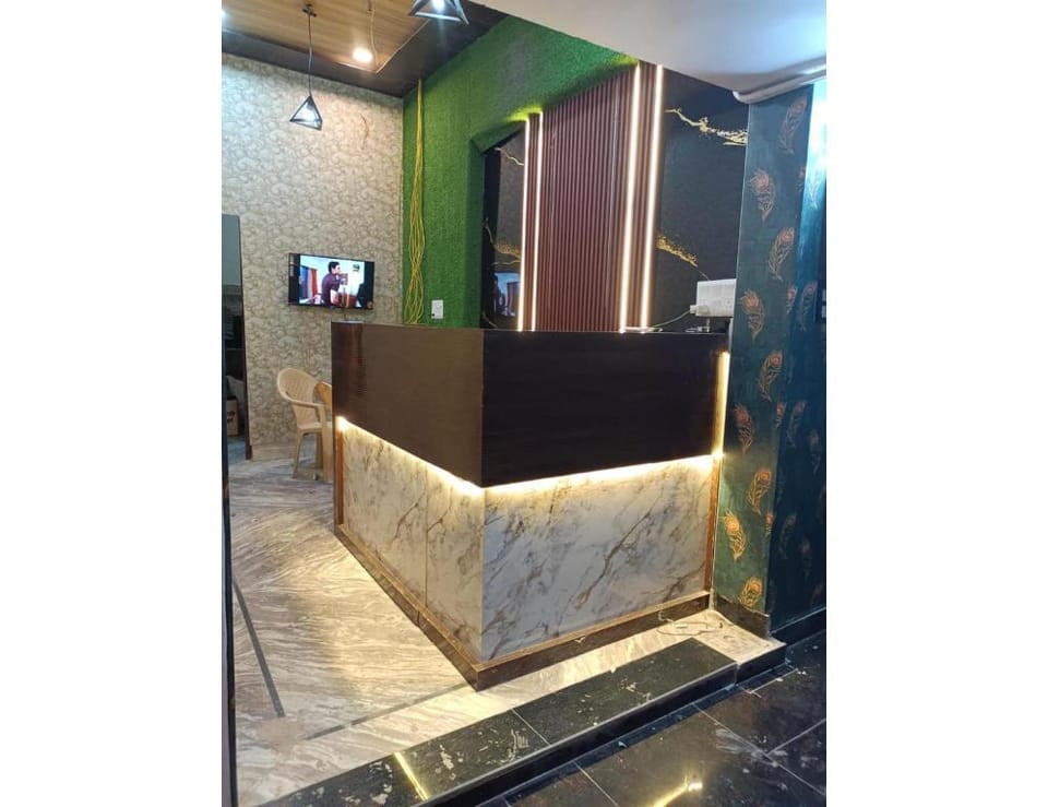 Crystal guest house Hotel in Uttar Pradesh