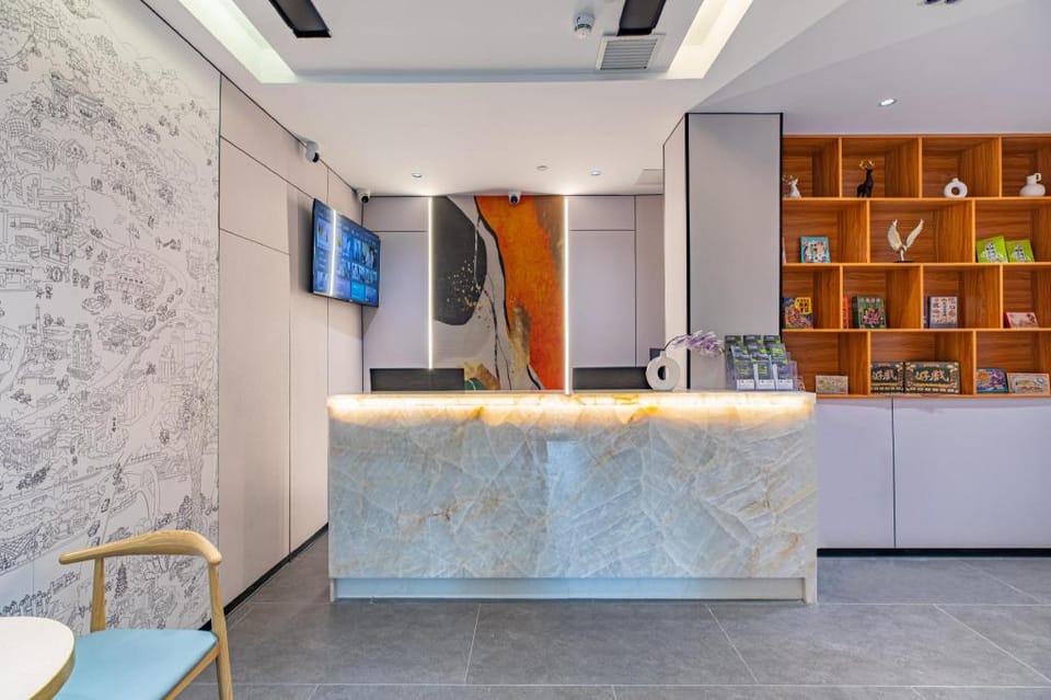 Yimi Select (Guangzhou Yongqingfang Hualin Temple Subway Station Store) 逸米精选(广州永庆坊华林寺地铁站店) Hotel in Guangzhou