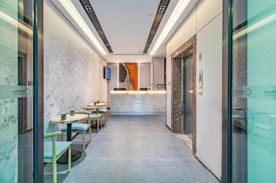 Yimi Select (Guangzhou Yongqingfang Hualin Temple Subway Station Store) 逸米精选(广州永庆坊华林寺地铁站店) Hotel in Guangzhou