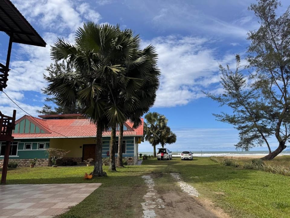 Papar Beachfront View Vacation rental in Sabah