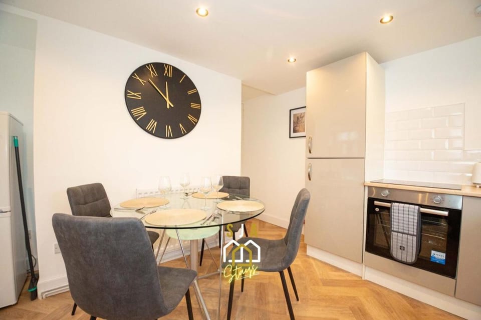 Queen Street Stay - SJA Stays - Modern 2 Bed Apartment Apartment in Scotland