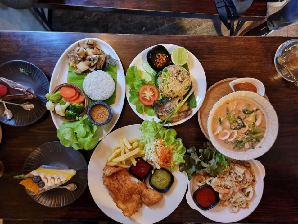 Loom Cafe Banrai ลูมคาเฟ่บ้านไร่ Resort in Thailand