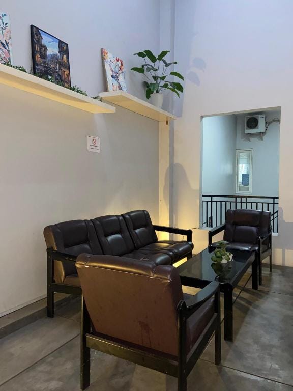 Osborn Coliving & Coworking Hotel in East Java