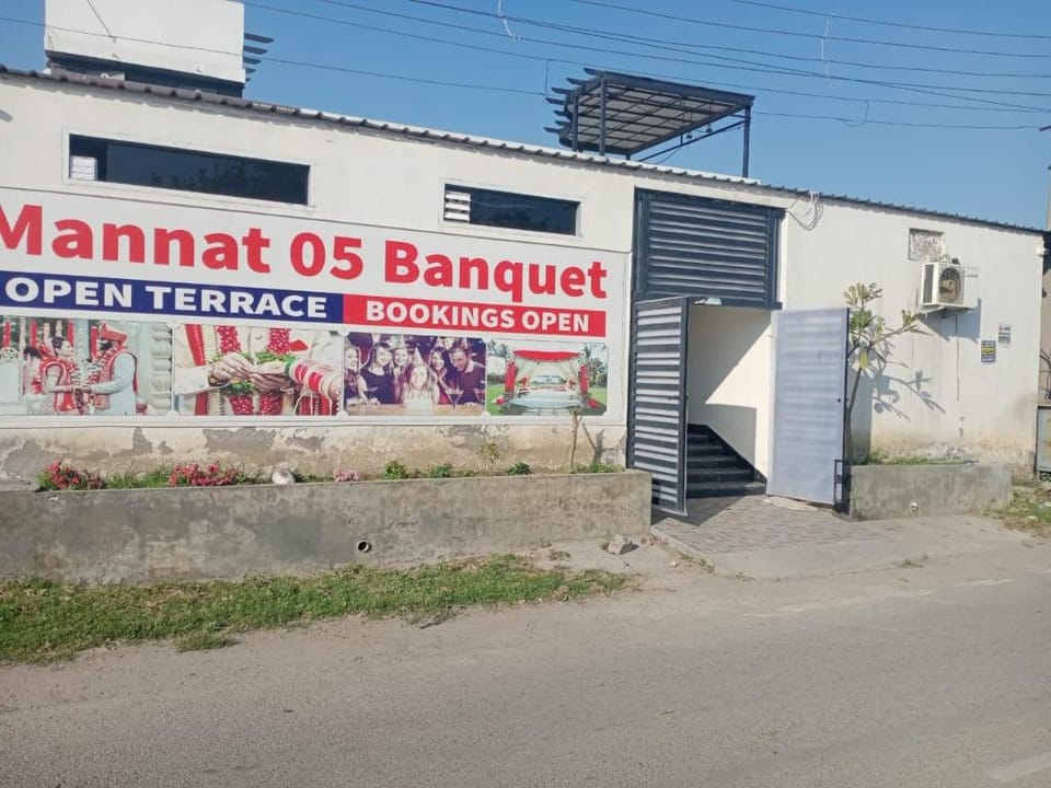 MANNAT 05 Hotel in Haryana