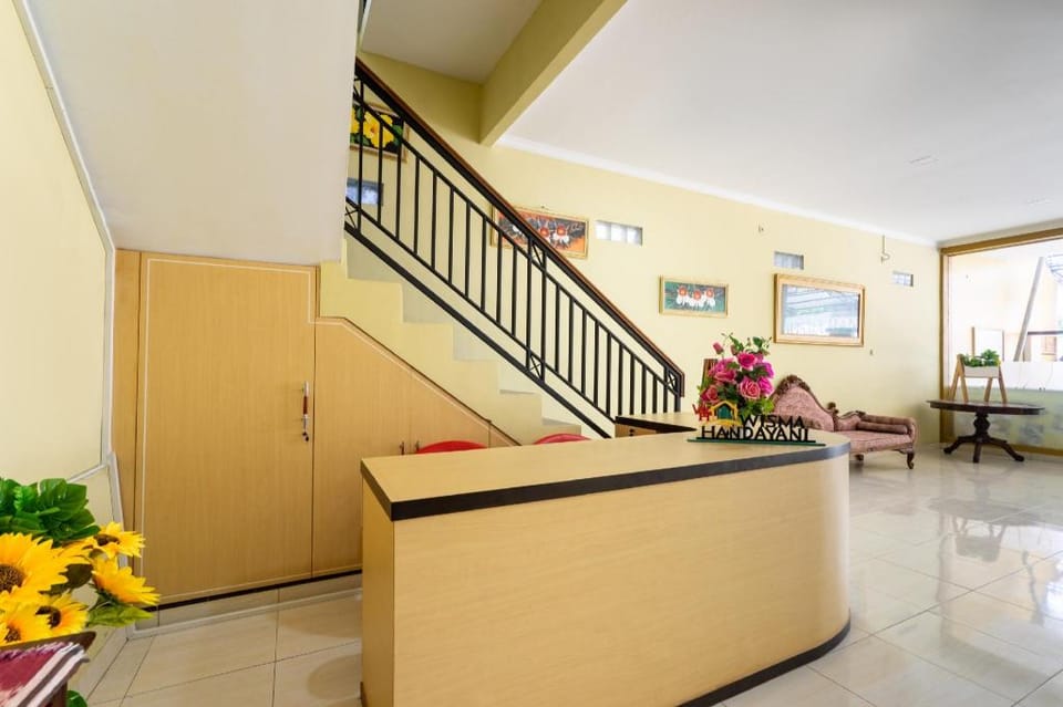 OYO Life 3003 Wisma Handayani Syariah Hotel in Special Region of Yogyakarta