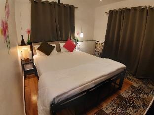Couple cottage room with Private Lawn Villa in Maharashtra