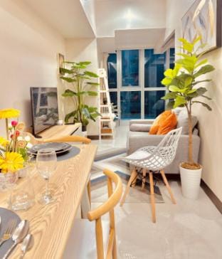 LUXURY EXECUTIVE  1BR in Uptown Parksuites T1,BGC Apartment in Taguig