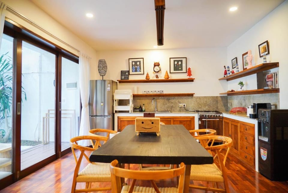 Mari Mar Beach Villa - 3BR next to Echobeach Villa in North Kuta