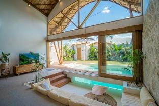 Barmeki/Tropical Bamboo - 2BR Villa in Canggu Villa in North Kuta