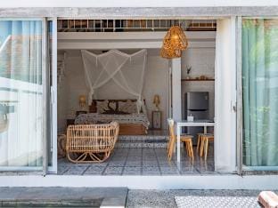Echopearl - 1 BR White Studio House near Echobeach Villa in North Kuta