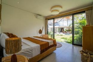 Tropicool Villa - Brand New 5BR Villa near Canggu Villa in North Kuta