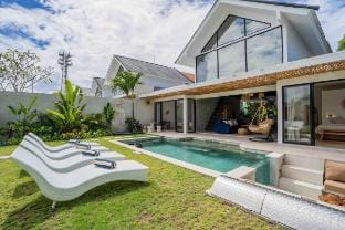 Suns Up - 3BR Villa in Kerobokan Villa in North Kuta