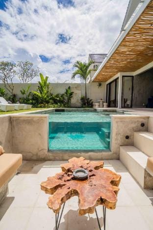 Suns Up - 3BR Villa in Kerobokan Villa in North Kuta